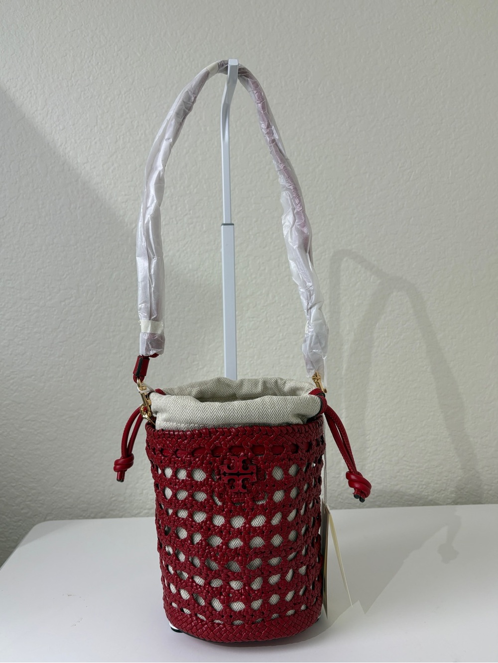 Tory Burch Red Woven Bucket Bag new - Picture 4 of 9